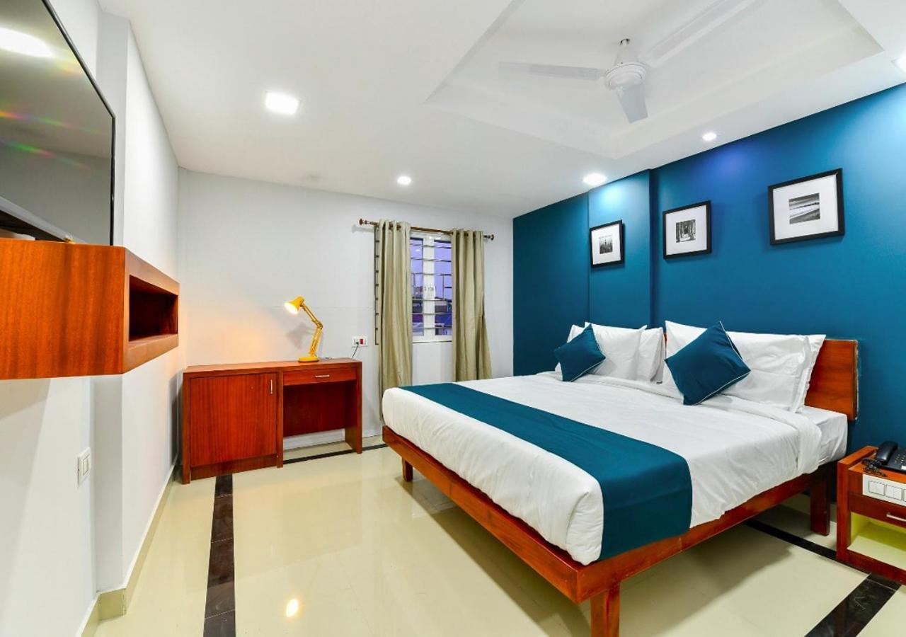 The Reach Hotel Kochi Exterior photo
