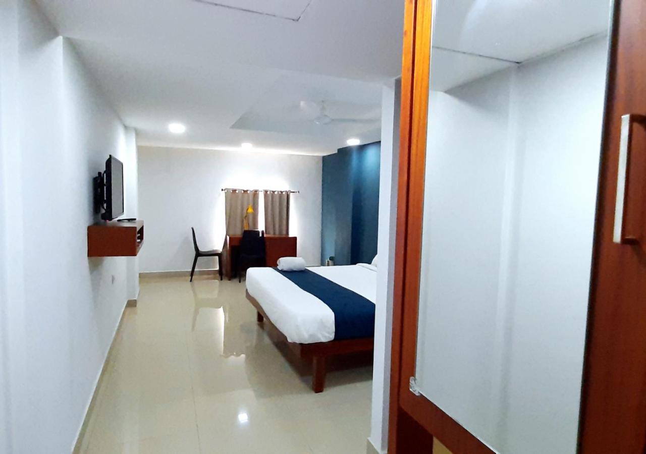 The Reach Hotel Kochi Exterior photo