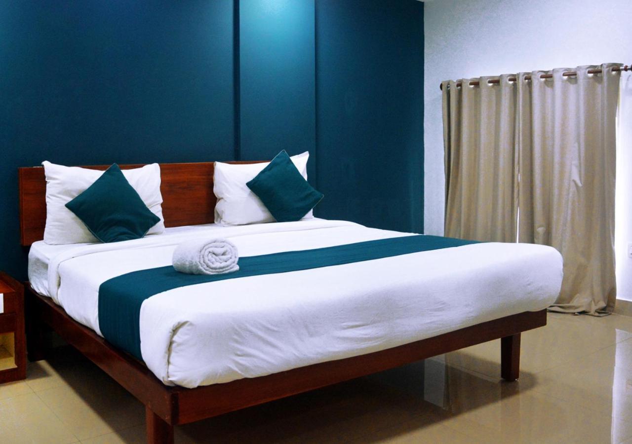 The Reach Hotel Kochi Exterior photo