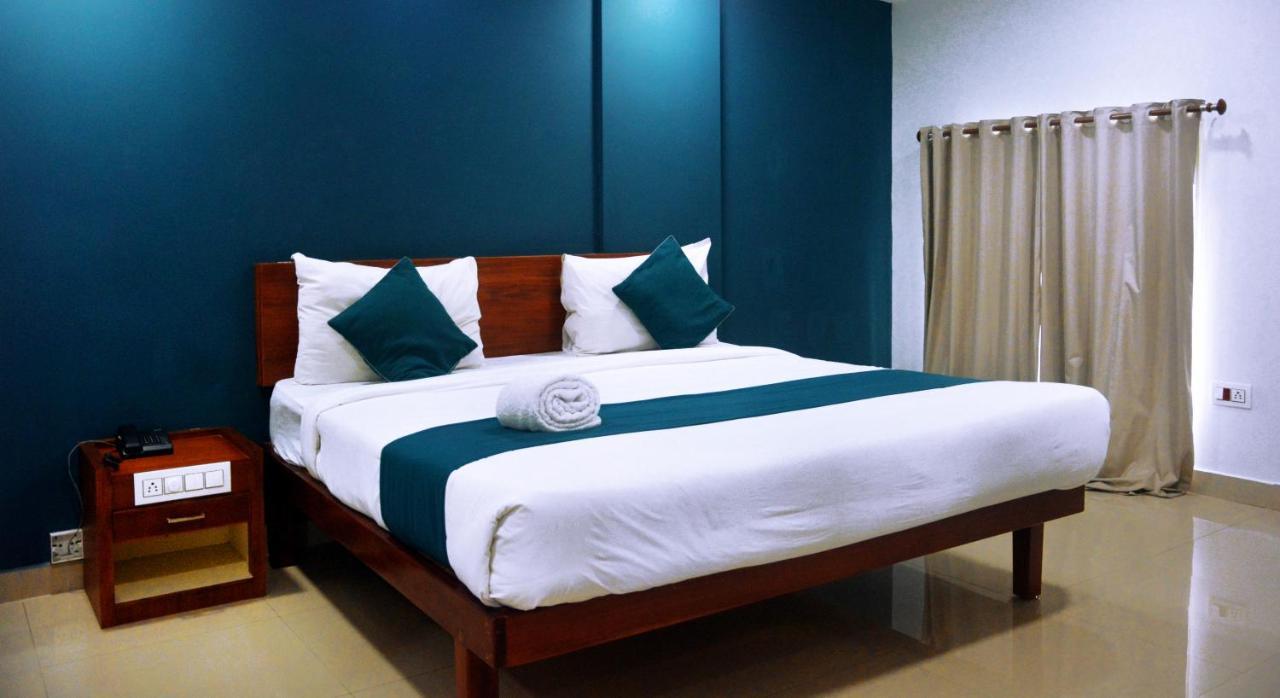 The Reach Hotel Kochi Exterior photo