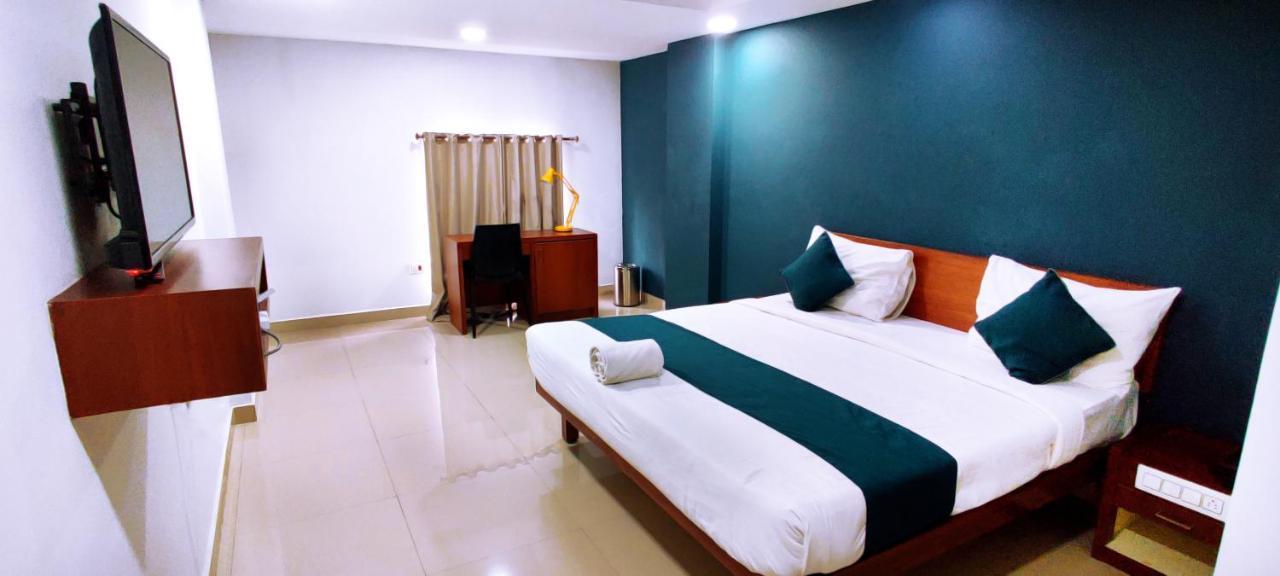 The Reach Hotel Kochi Exterior photo