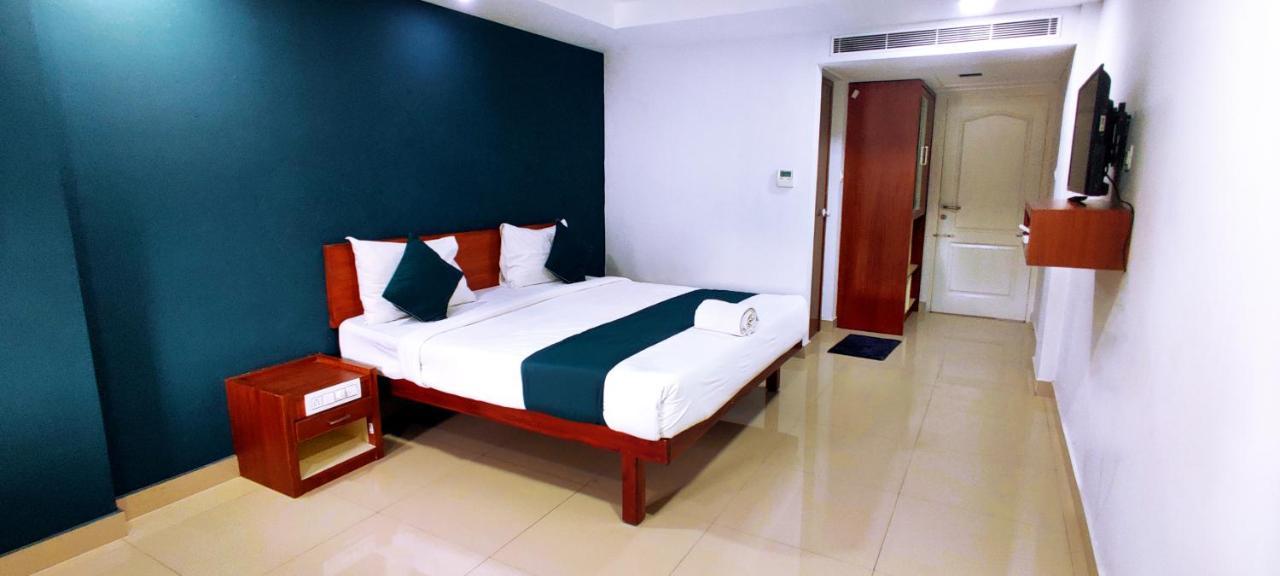 The Reach Hotel Kochi Exterior photo
