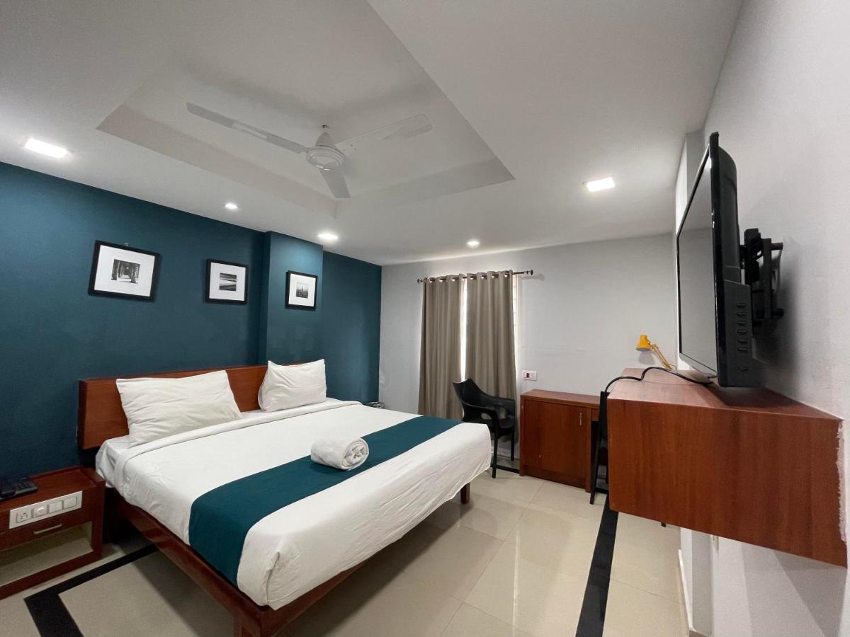 The Reach Hotel Kochi Exterior photo