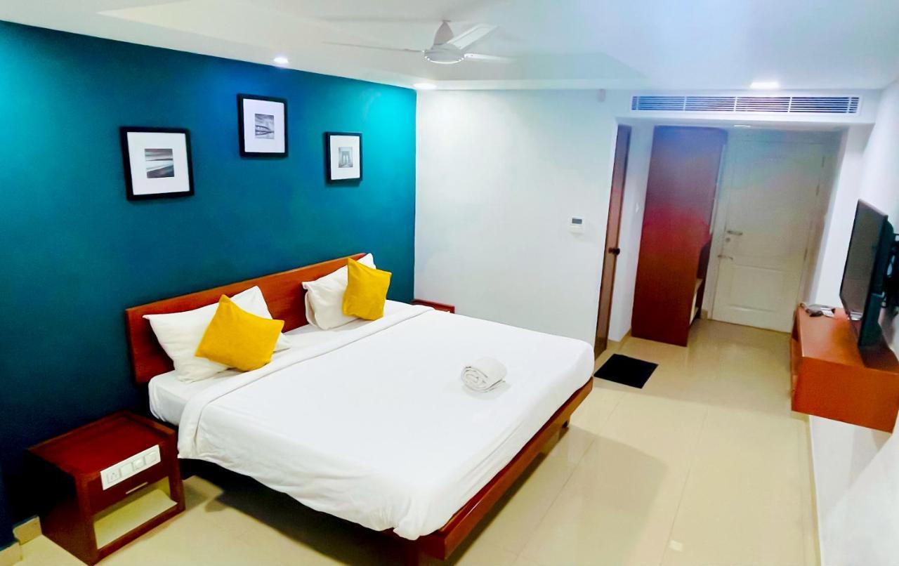 The Reach Hotel Kochi Exterior photo
