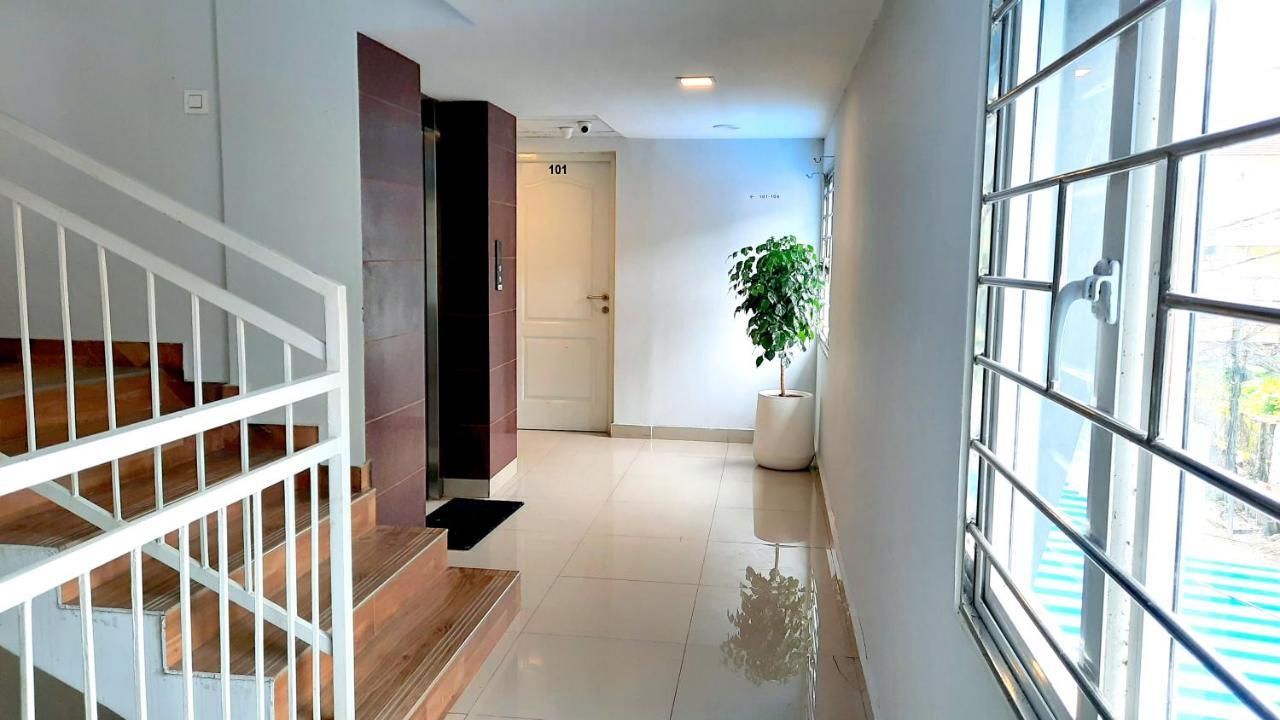 The Reach Hotel Kochi Exterior photo