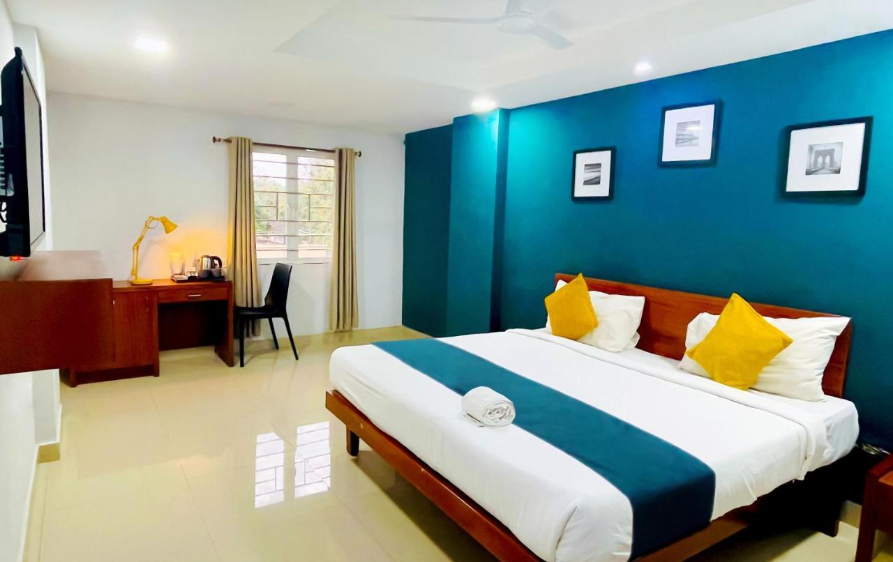 The Reach Hotel Kochi Exterior photo