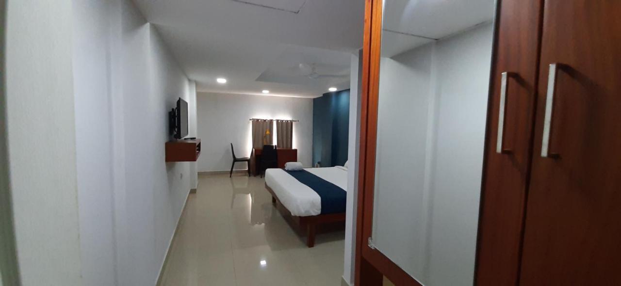 The Reach Hotel Kochi Exterior photo