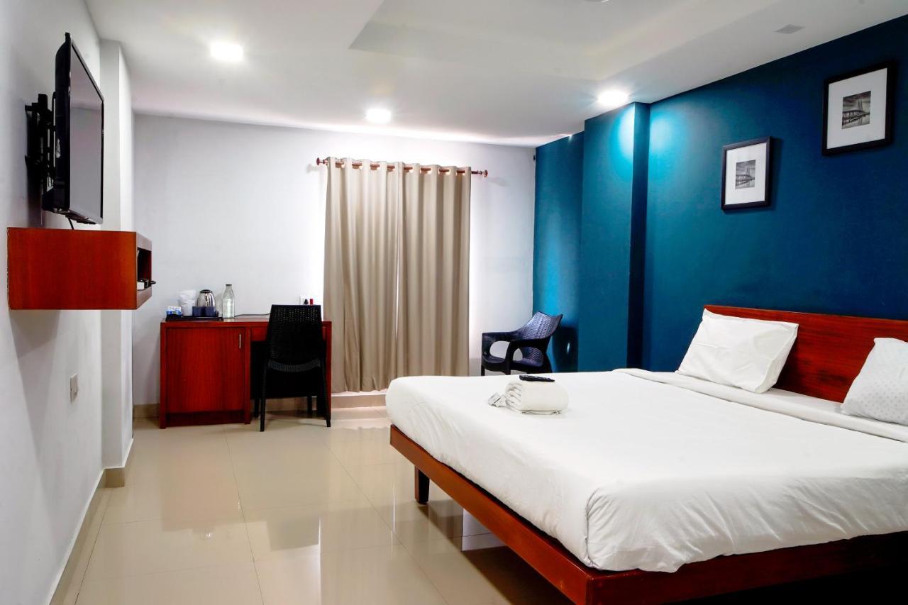 The Reach Hotel Kochi Exterior photo
