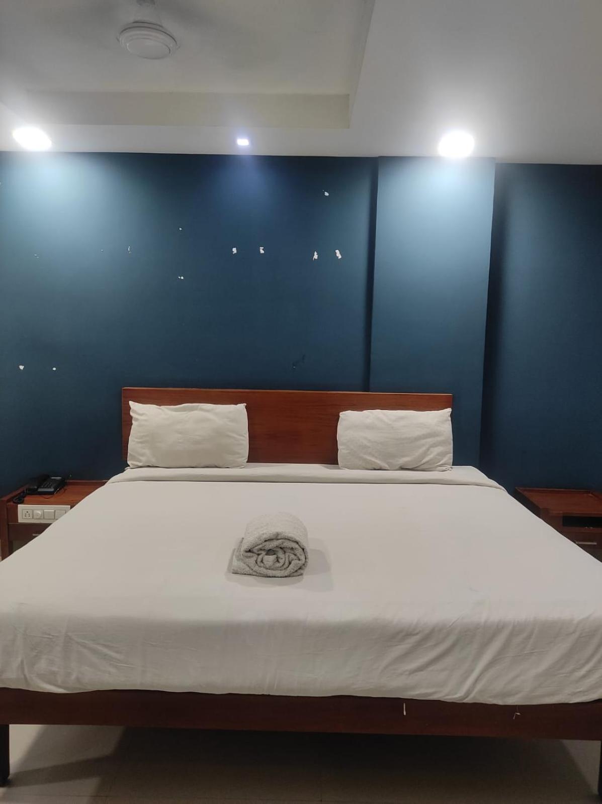 The Reach Hotel Kochi Exterior photo
